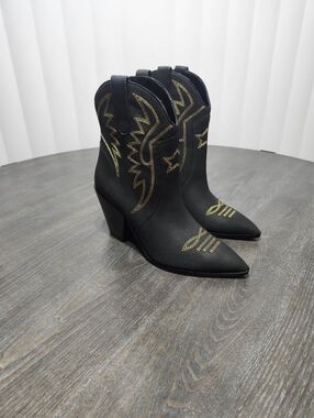 Womens Cowboy Boots  Dolce Vita Size 8.5